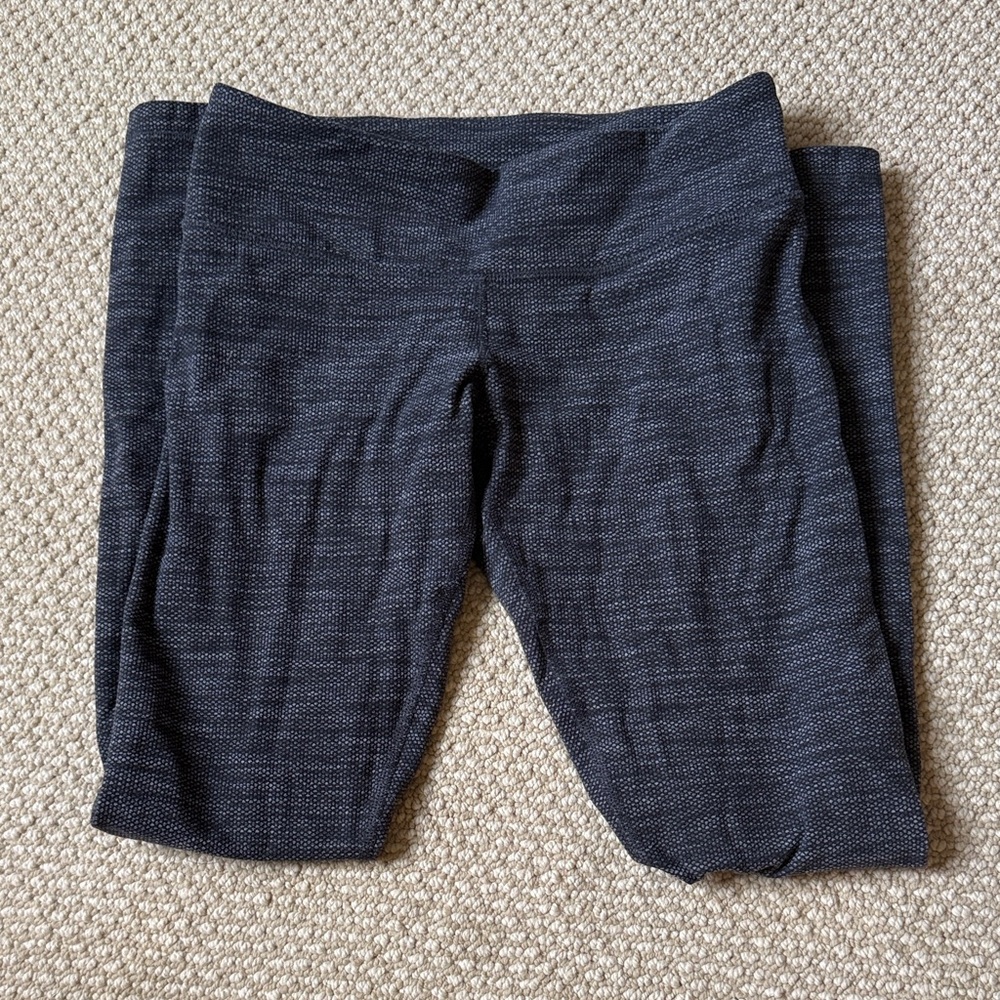 Lululemon Thick Leggings Gray Size 6 Women’s Athletic Running
Yoga